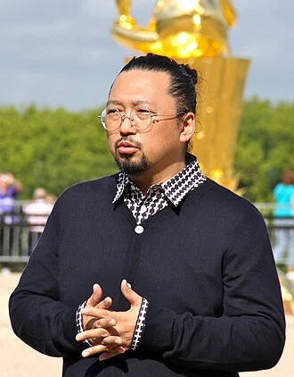 Takashi Murakami height profile photo