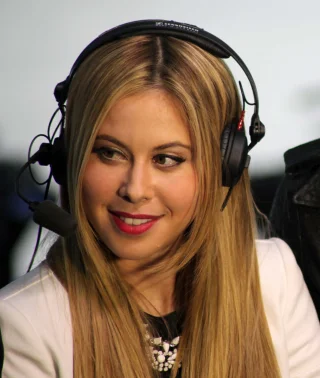 Tara Lipinski height profile photo