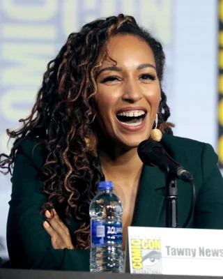 Tawny Newsome height profile photo