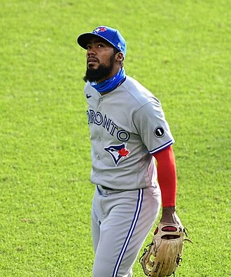 Teoscar Hernández height profile photo