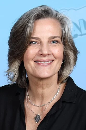 Terry Farrell (actress) height profile photo