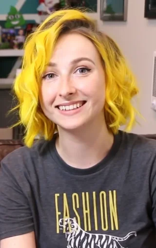 Tessa Violet height profile photo