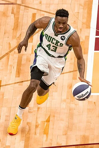 Thanasis Antetokounmpo height profile photo
