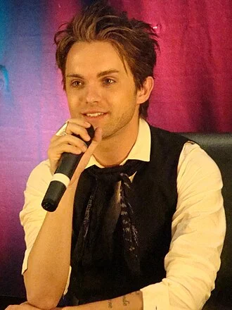Thomas Dekker (actor) height profile photo