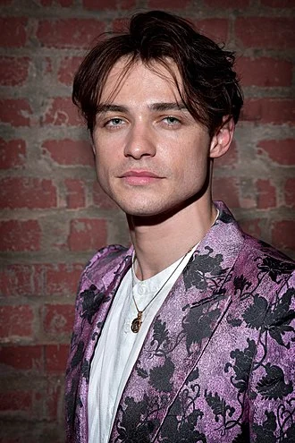 Thomas Doherty (actor) height profile photo