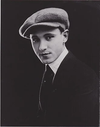 Thomas Lyle Williams height profile photo