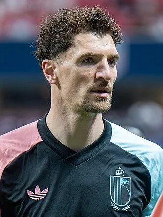 Thomas Meunier height profile photo