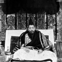 13th Dalai Lama height profile photo