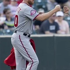 Aaron Barrett height profile photo