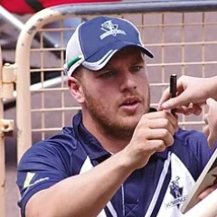 Aaron Finch height profile photo