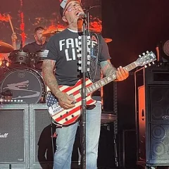 Aaron Lewis height profile photo