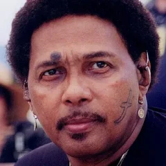 Aaron Neville height profile photo
