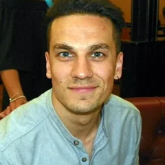Aaron Sidwell height profile photo