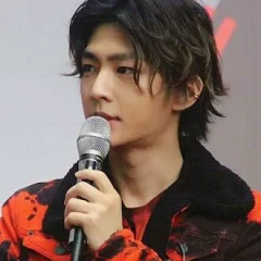 Aaron Yan height profile photo