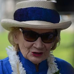 Abigail Kinoiki Kekaulike Kawānanakoa height profile photo