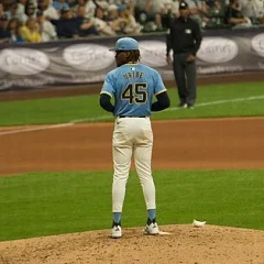 Abner Uribe height profile photo