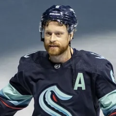 Adam Larsson height profile photo