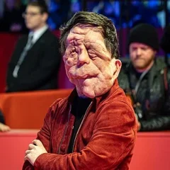 Adam Pearson (actor) height profile photo