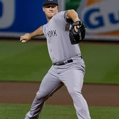 Adam Warren (baseball) height profile photo