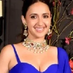 Akansha Ranjan Kapoor height profile photo