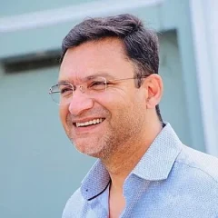 Akbaruddin Owaisi height profile photo