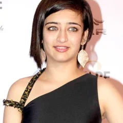 Akshara Haasan height profile photo