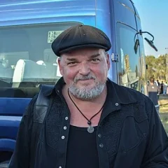 Alain Johannes height profile photo