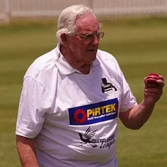 Alan Davidson (cricketer, born 1929) height profile photo