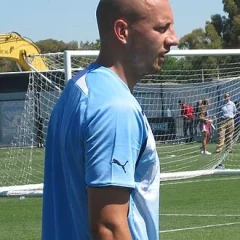 Alan Hutton height profile photo