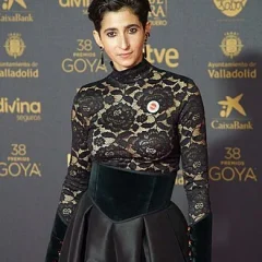 Alba Flores height profile photo