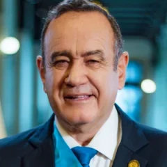 Alejandro Giammattei height profile photo