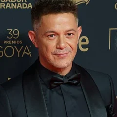Alejandro Sanz height profile photo