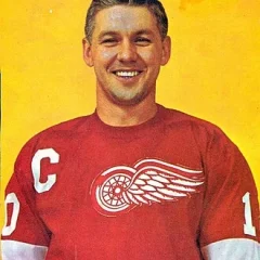 Alex Delvecchio height profile photo