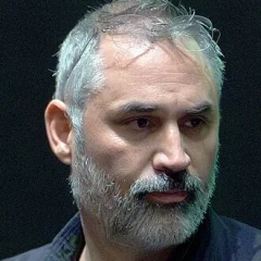 Alex Garland height profile photo