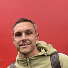 Alex McCarthy height profile photo