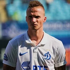 Alexander Büttner height profile photo