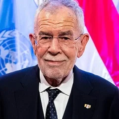 Alexander Van der Bellen height profile photo