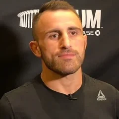 Alexander Volkanovski height profile photo
