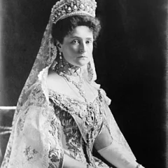 Alexandra Feodorovna (Alix of Hesse) height profile photo