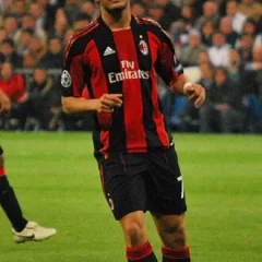 Alexandre Pato height profile photo