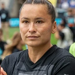 Ali Riley height profile photo