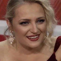 Ali Stroker height profile photo