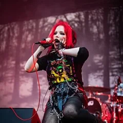 Alice Glass height profile photo