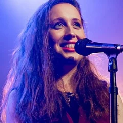 Alice Merton height profile photo