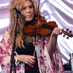 Alison Krauss height profile photo