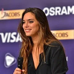 Alma (French singer) height profile photo