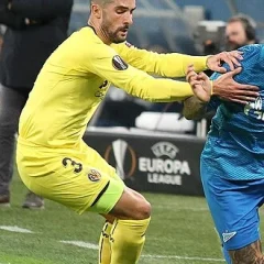 Álvaro González (footballer, born 1990) height profile photo