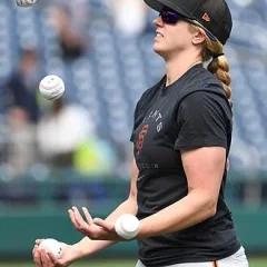 Alyssa Nakken height profile photo