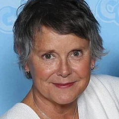 Amanda Bearse height profile photo