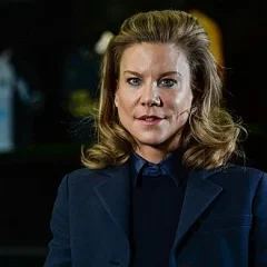Amanda Staveley height profile photo